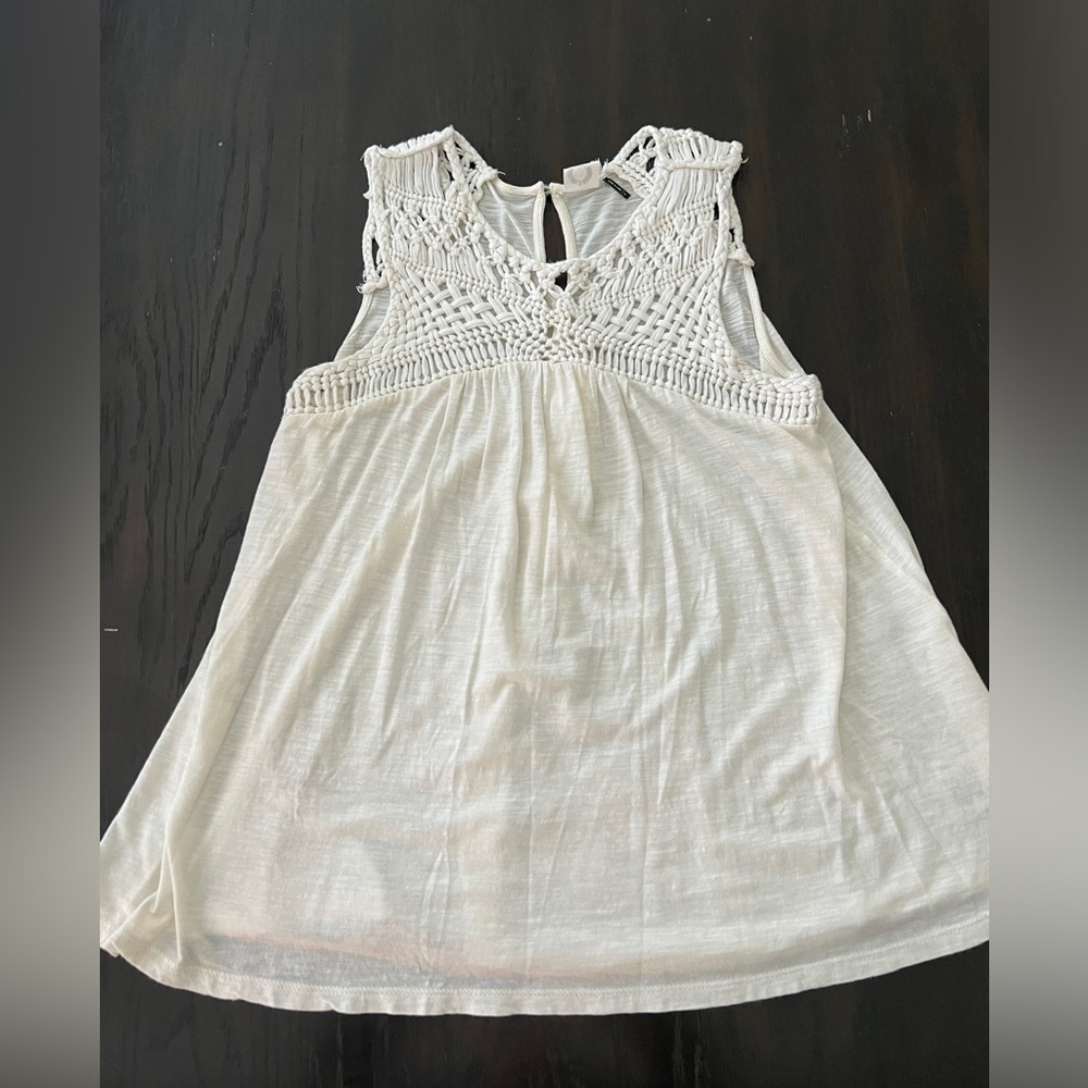 Kemi + Kin cream crochet detailed tank size S
